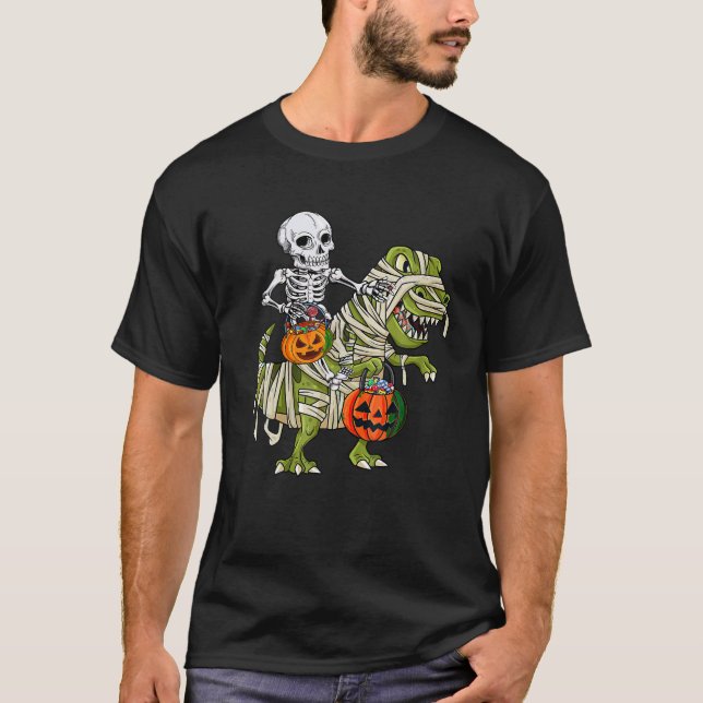 Skeleton Riding Mummy Dinosaur T rex Halloween Rol T Shirt (Framsida)