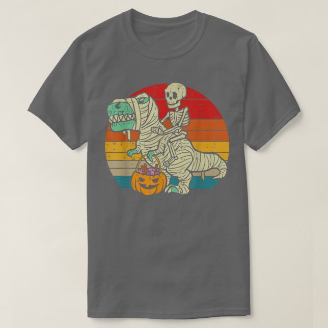 Skeleton Riding Mummy Dinosaur T Rex Pumpkin Funny Shirt (Design framsida)