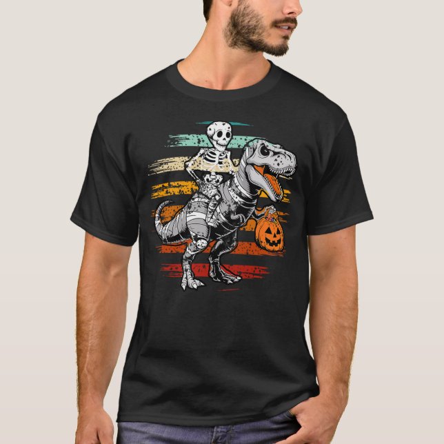 Skeleton Riding Mummy Dinosaur T rex Retro Hallowe T Shirt (Framsida)
