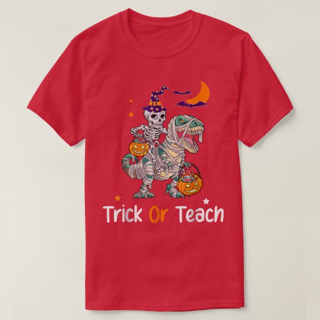 Skeleton Riding Mummy Halloween Trick eller Teach  T Shirt (Design framsida)