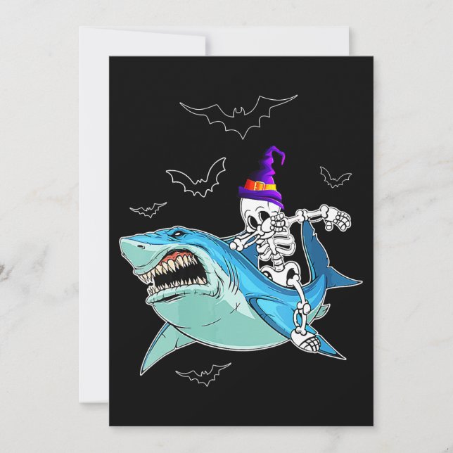 Skeleton Riding Shark Funny - Crazy Halloween Gift Inbjudningar (Framsida)