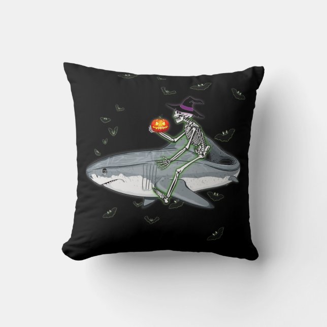 Skeleton Riding Shark - Funny Halloween Shark Gift Kudde (Framsida)