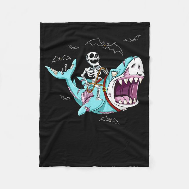 Skeleton Riding Zombie Shark Funny Halloween Gift Fleecefilt (Framsidan)