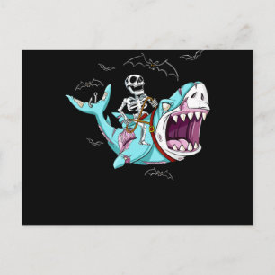 Skeleton Riding Zombie Shark Funny Halloween Gift Helg Vykort