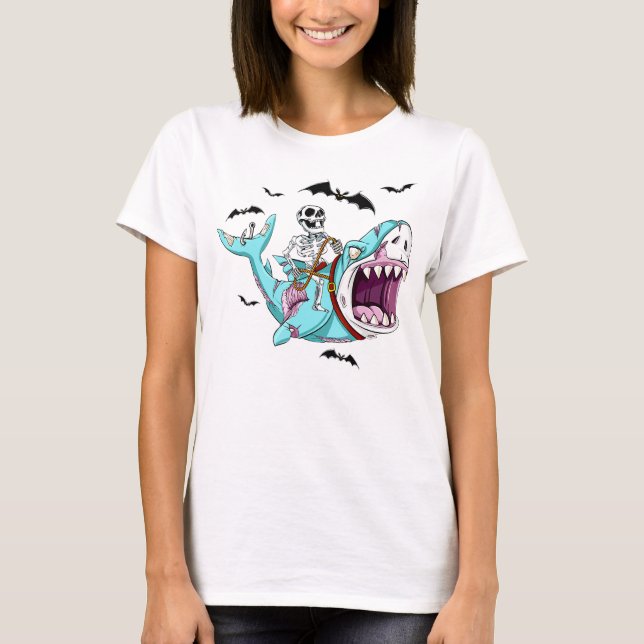 Skeleton Riding Zombie Shark Funny Halloween Gift T Shirt (Framsida)