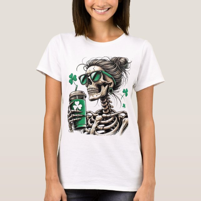 Skeleton Shamrock Sipper Shirt T Shirt (Framsida)