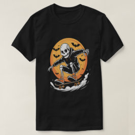 Skeleton-skateboard med roligt Halloween T Shirt