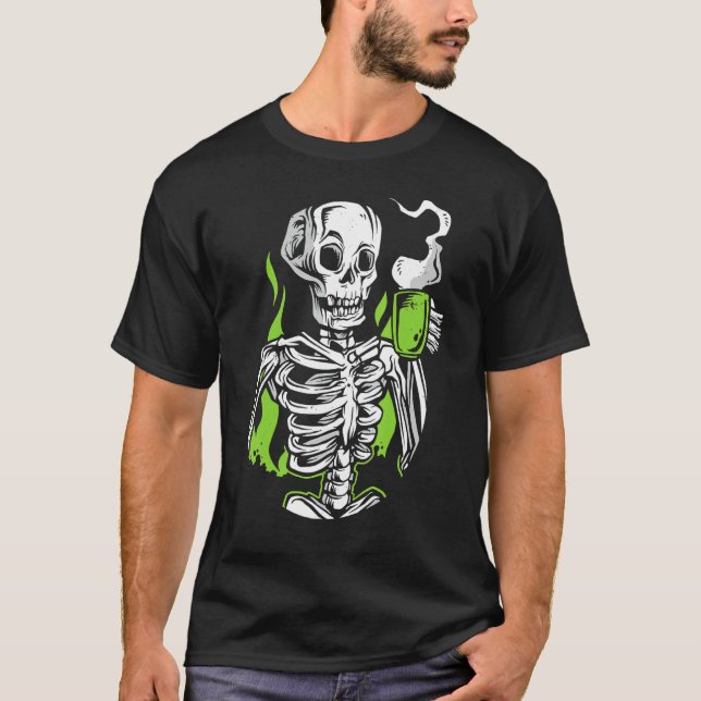 Skeleton Skull Alien Drinking Coffee T Shirt (Framsida)