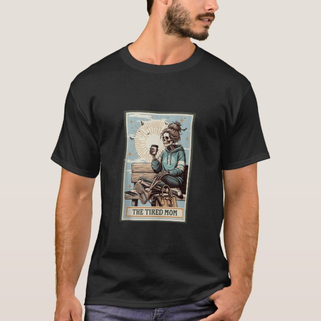 Skeleton Skull Koffe med tjocka Mamma-tarotkort mo T Shirt (Framsida)