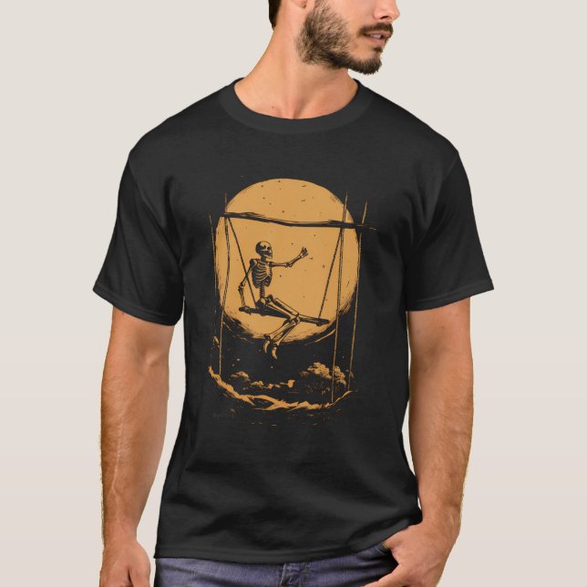 Skeleton som simmar i Måne T Shirt (Framsida)
