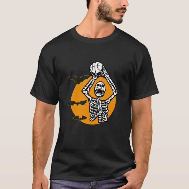 Skeleton spelar volleyball i Halloween-natten T Shirt (Framsida)
