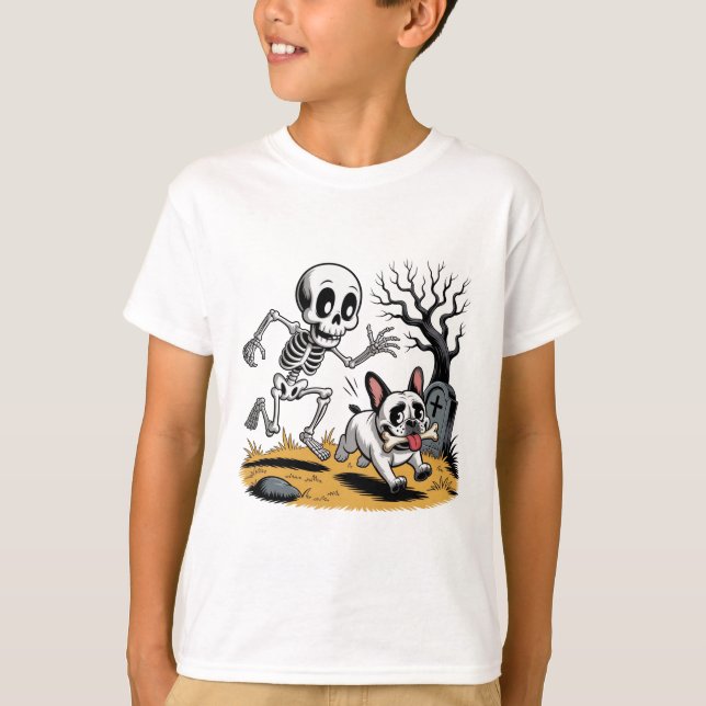 Skeleton vs French Bulldog – Funny Halloween Chase T Shirt (Framsida)