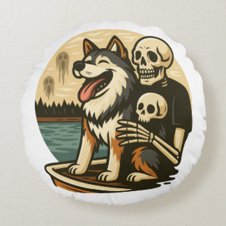 Skeleton with Dog on Haunted Lake Horror Art Rund Kudde
