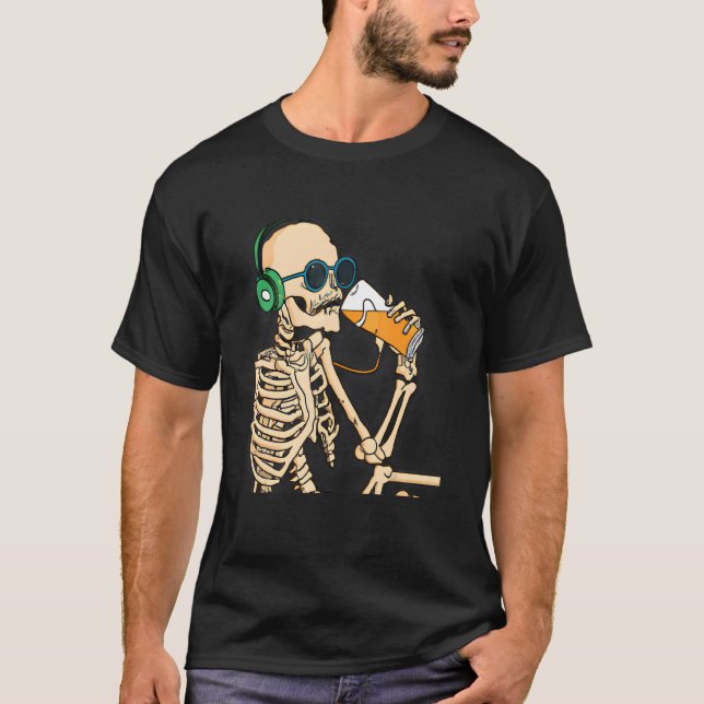 Skeletondräneringshöna och hörlursrör samt t shirt (Framsida)