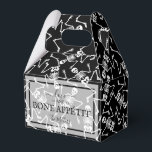 Skeletoner på Black Halloween Presentaskar<br><div class="desc">Skeletoner på en svart bakgrund och ditt meddelande i chicens text på framsidan,  du får roligt med gable party-favoritrutor för Halloween fest,  bröllop och mer. MATCHING-objekt i vår butik.</div>