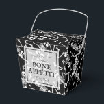 Skeletoner på Black Halloween Presentaskar<br><div class="desc">Skeletoner på en svart bakgrund och ditt budskap i chicens text på framsidan,  du får roligt med att ta bort stil-partiaffischer för Halloween fest,  bröllop med mera. MATCHING-objekt i vår butik.</div>