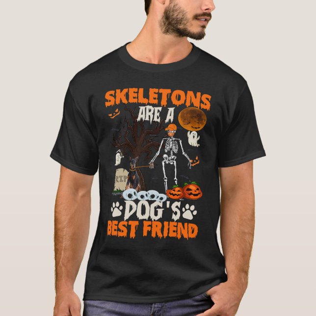Skeletons Dobermann är Friends Funny Halloween Cos T Shirt (Framsida)