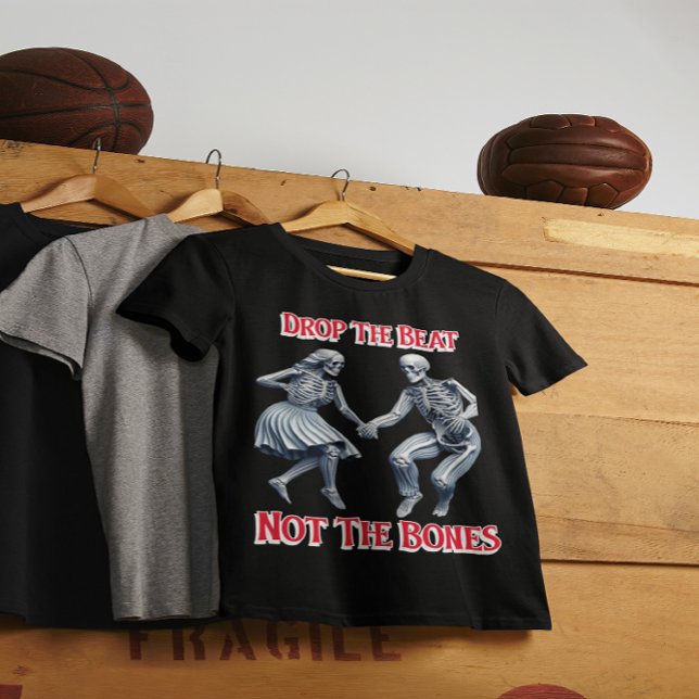 Skeletons Grooving: Släpp slaget, inte benen T Shirt (Skapare uppladdad)