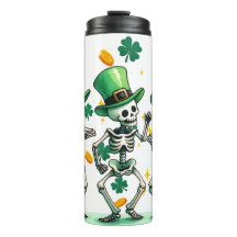 Skeletons som firar St. Patrick's Day