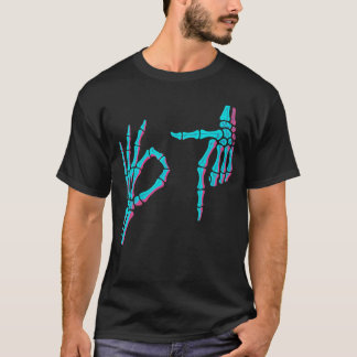 Skelett Hand Rolig Sex Sju 6 7 Meme 67 Halloween T Shirt