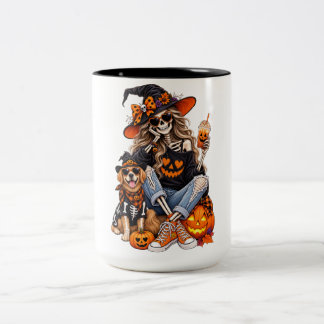 Skelett-häxa tjej med hund Halloween-kaffemugg Två-Tonad Mugg
