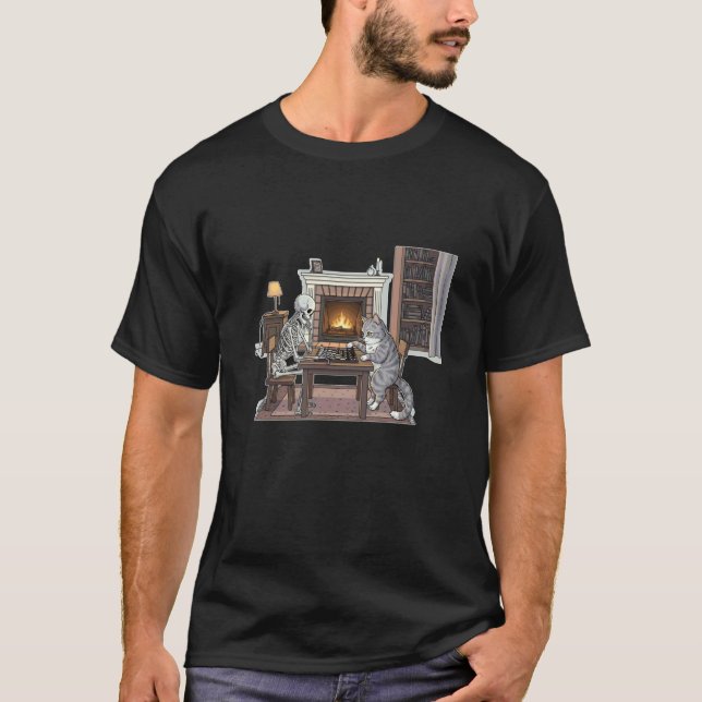 Skelett och katt som spelar schack t shirt (Framsida)