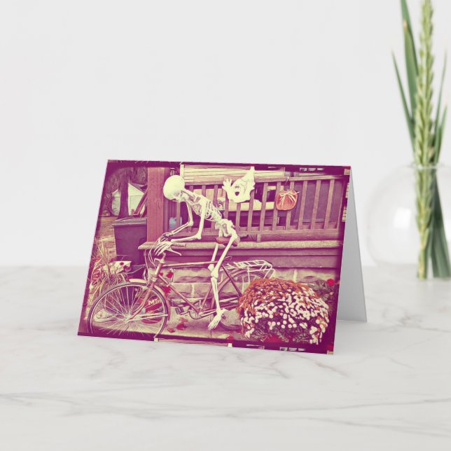 Skelett som kör cykel Glad Halloween Kuslig Kort (Framsida)