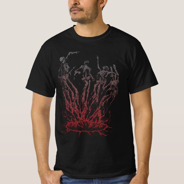 Skelett som reser sig ur lågor t shirt (Framsida)