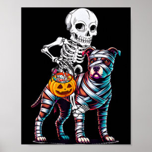 Skelett som rider på Mummy Pitbull Hund Halloween Poster