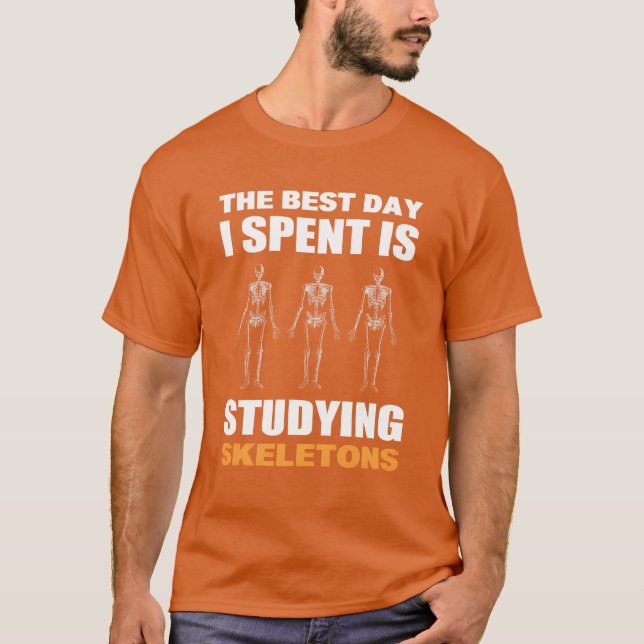 Skelett som studerar Studentpresent gåva T Shirt (Framsida)