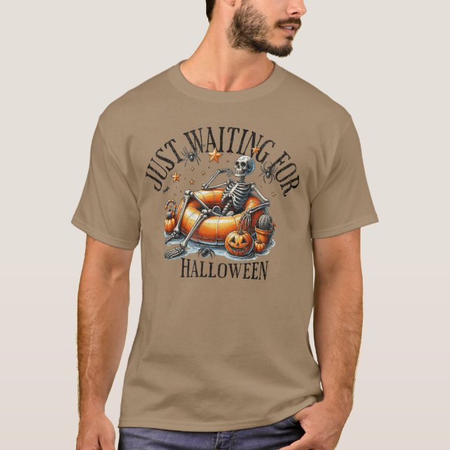 Skelett spöklik stämning sommar rolig bara väntar  t shirt (Framsida)