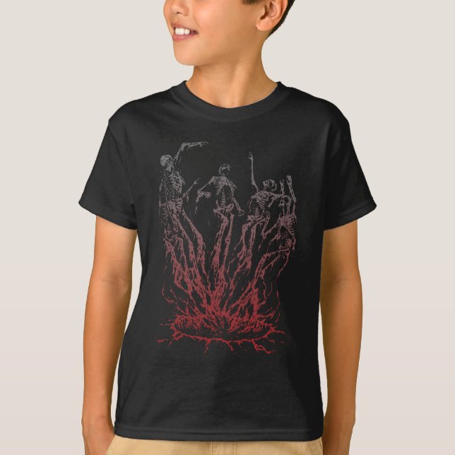 Skelett stiger upp ur lågor t shirt (Framsida)
