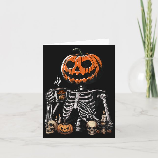 Skelettpumpa kaffedrickande rolig Halloween Kort (Framsida)