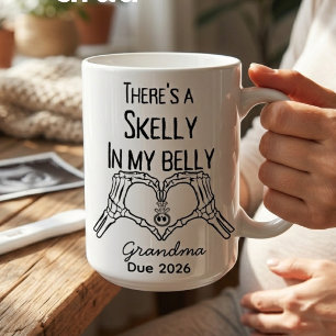 Skelly i min mage Halloween graviditetsannonsering Kaffemugg