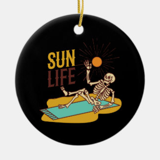 Skelton i sol på en julgransprydnad keramik