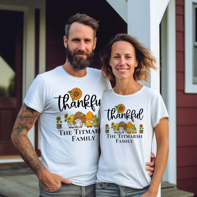 Skenbar liten solrosgnomfamilj t shirt (Thanksgiving T-Shirt)