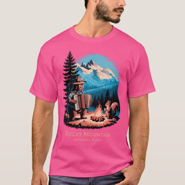 Skeniskt bergsområde nationalparken Bear Campfire T Shirt (Framsida)