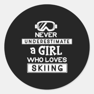 Ski Girl underskatta aldrig en flicka som Kärlek S Runt Klistermärke