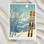 Skidorten Shawnee Mountain Pennsylvania Postcard Vykort<br><div class="desc">Hej från snöbergen i Shawneberget Pennsylvania,  Pocono-bergen! Vi hoppas att du har en underbar skidsemester. Detta vykort har ett fantastiskt blått grått-bergslandskap med retro-skidbrädor i ett orange-stam mönster. Alla textfraser kan anpassas till kostym!</div>