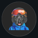 Skier Black Russian Terrier Snowboarding Hund för  Runt Klistermärke<br><div class="desc">Skier Black Russian Terrier Snowboarding Hund För manar Women Kids</div>