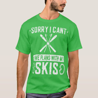 Skier planerar med mitt skis Skiing T Shirt