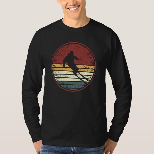 Skiers ski tours cross country skiing mountains de t shirt (Framsida)
