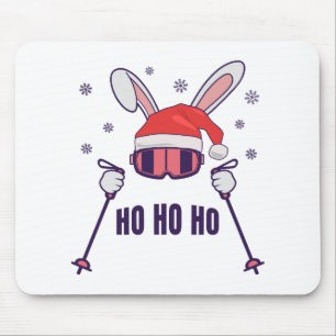 Skiing av Santa Rabbit med Santa Hat och skidpoler Musmatta