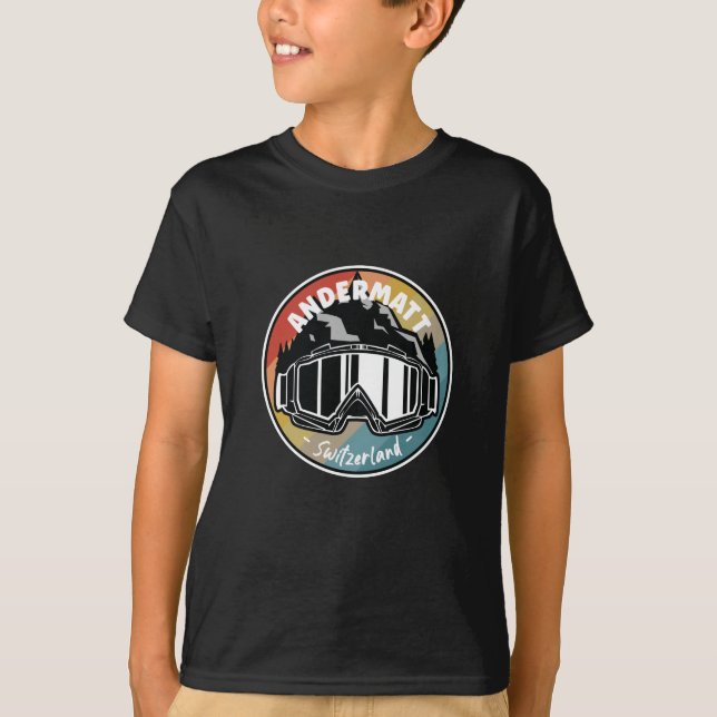 Skiing in Andermatt Schweiz T Shirt (Framsida)