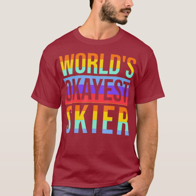 Skiing LGBT Gay Les Okayest Skier T Shirt (Framsida)
