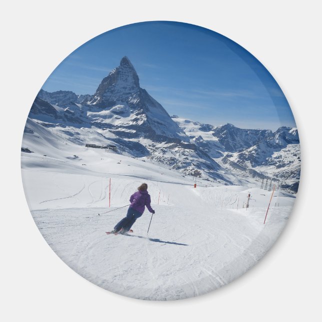 Skiing med Mt. Matterhorn i Zermatt, Schweiz Magnet (Framsidan)