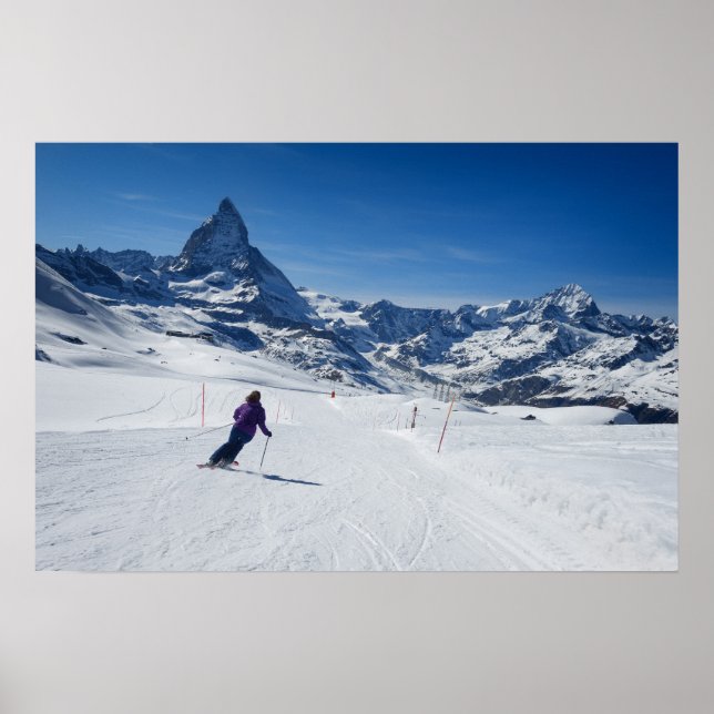 Skiing med Mt. Matterhorn i Zermatt, Schweiz Poster (Framsidan)