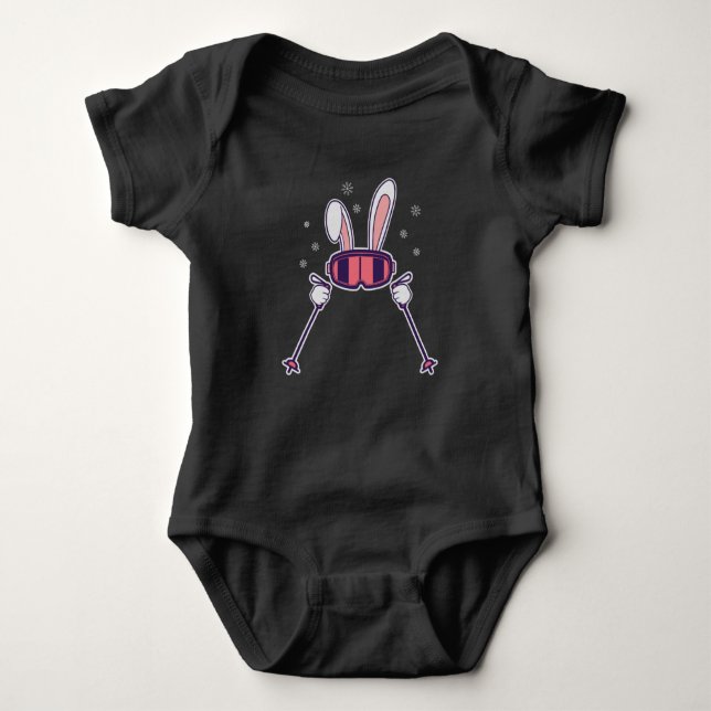 Skiing Rabbit with ski poles and ski goggles T Shirt (Framsida)