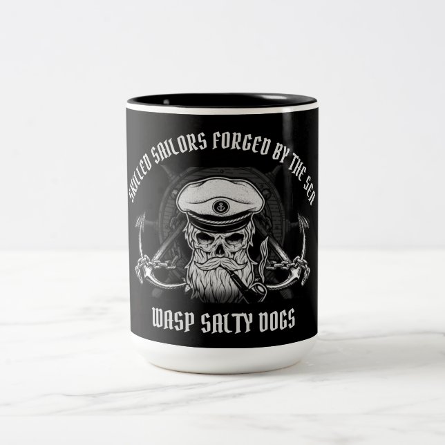 SKILDADE SAILORS/SALTY HUNDAR Två-Tonad MUGG (Center)