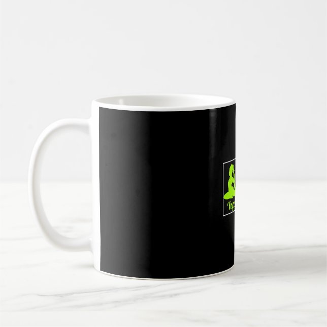 Skillnad mellan Yoga och Vodka St patricks day Kaffemugg (Vänster)